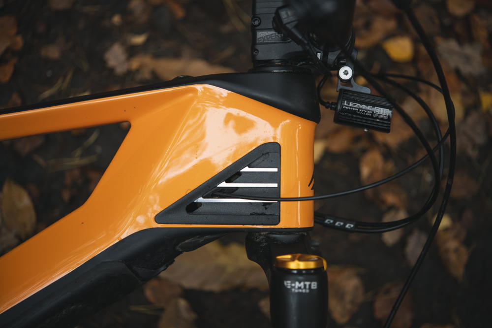 R853823.jpg R853823.jpg